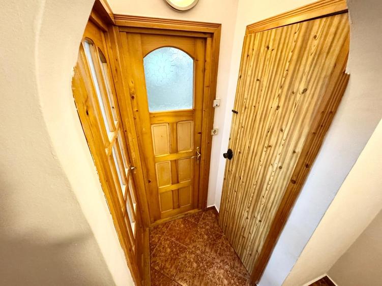 Apartament cu 2 camere decomandat în Nicolina