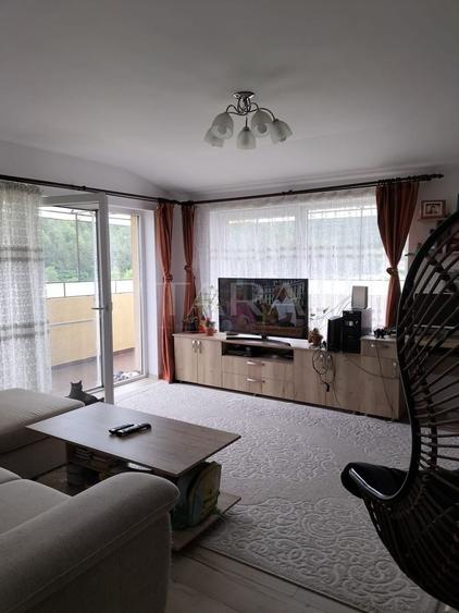 Penthouse cu 3 camere semidecomandat, mobilat în Vest