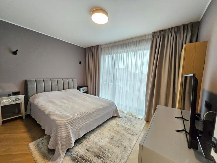 Apartament cu 4 camere semidecomandat, mobilat în Iancu Nicolae