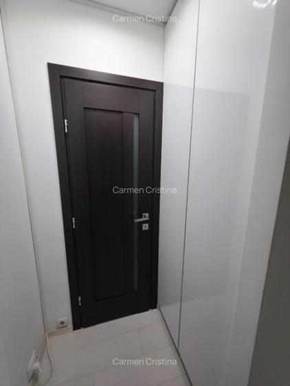Apartament cu 3 camere semidecomandat în Gorjului