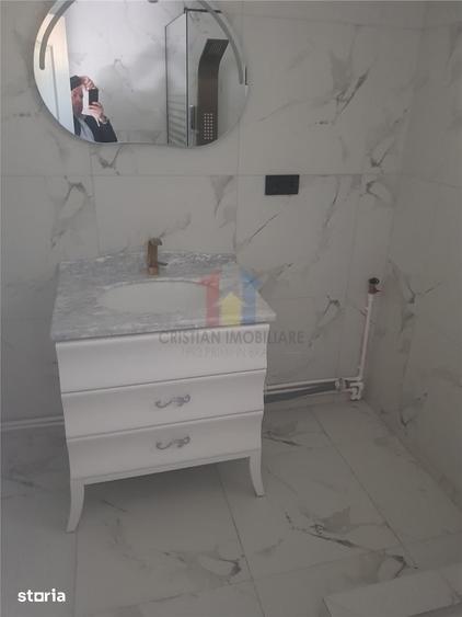 Apartament cu 3 camere decomandat în Calea Galați