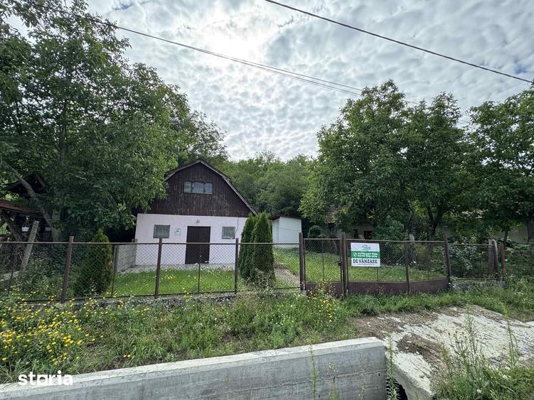 Casă cu 2 camere cu Teren 1349 Mp în Supur