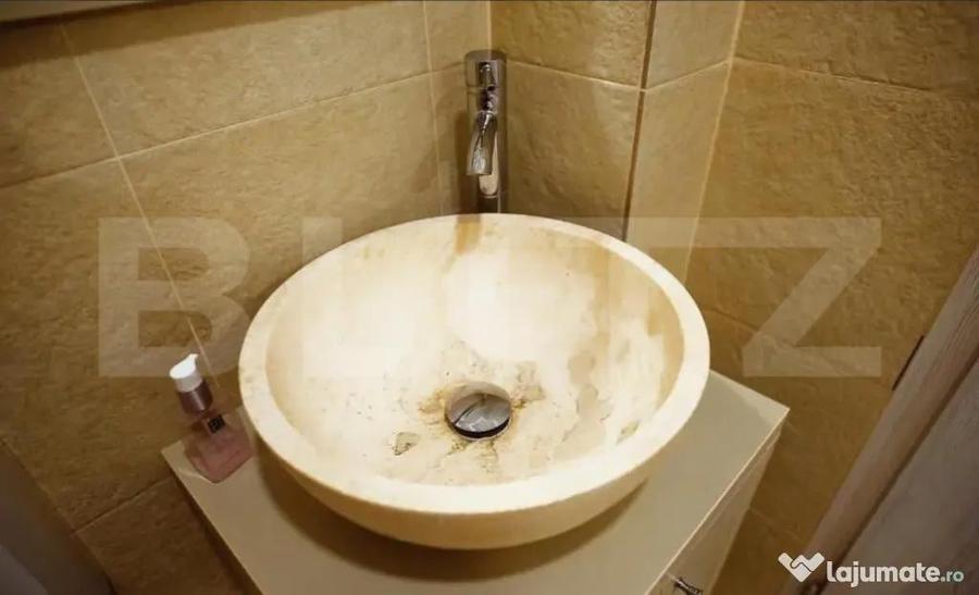 Apartament cu 4 camere decomandat, mobilat în Central