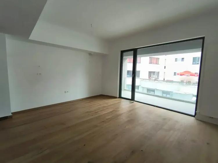 Apartament cu 3 camere decomandat în Aviației