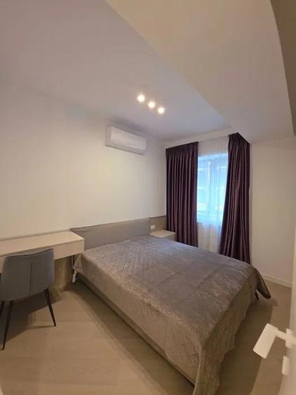 Apartament cu 3 camere semidecomandat, mobilat în Pipera