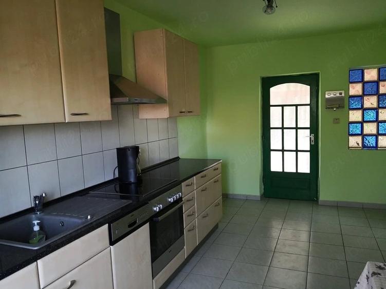 Casă cu 3 camere cu Teren 3800 Mp în Periam