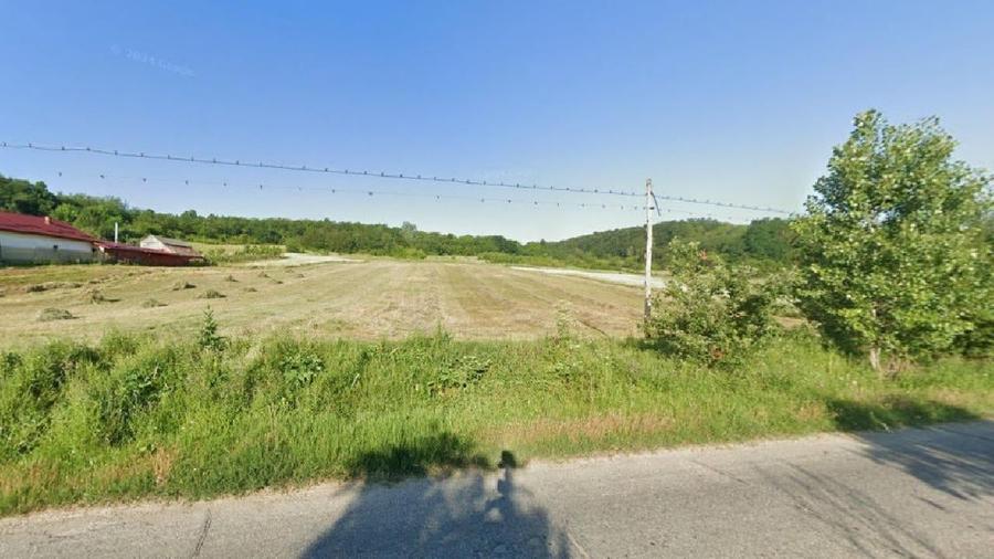 Teren intravilan de 7500 mp, în Zătreni