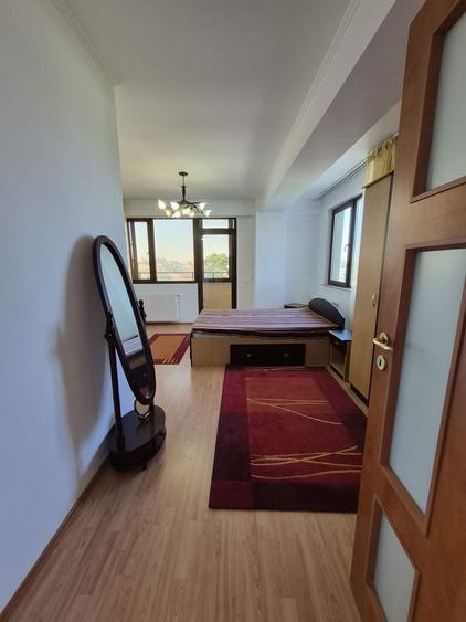 Apartament cu 5 camere decomandat, mobilat în Domenii