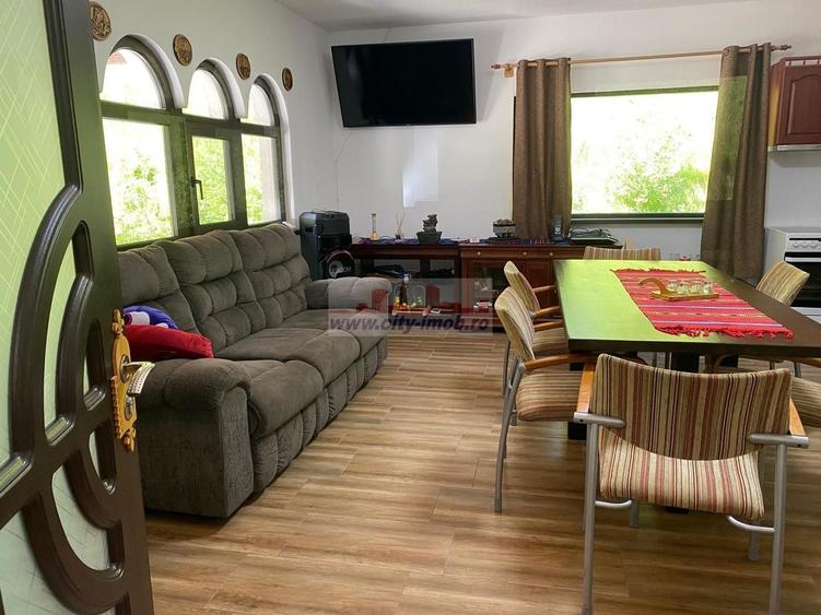 Casă individuală cu 5 camere cu Canalizare în Sătic