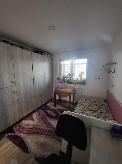 Apartament cu 4 camere decomandat în Ampoi 2