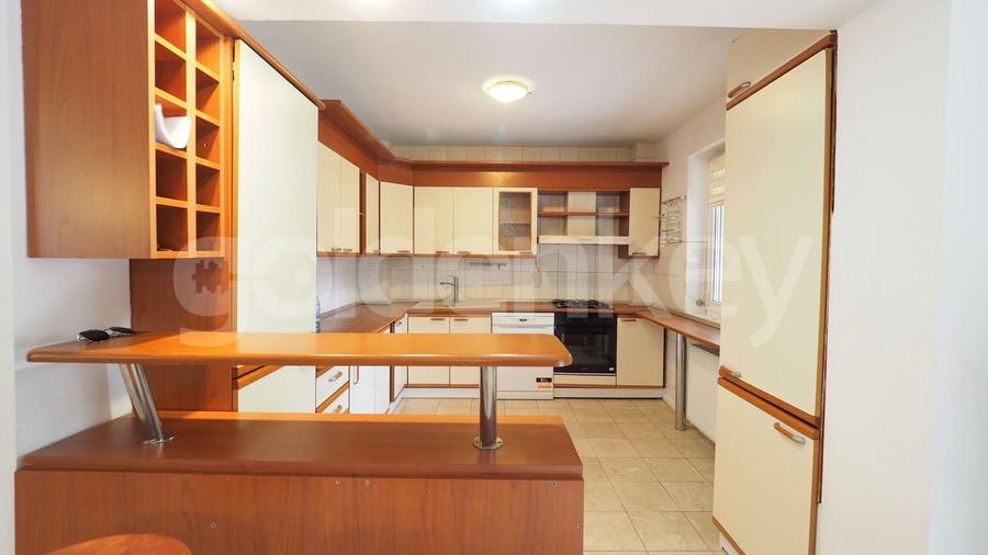 Duplex cu 5 camere cu Canalizare în Iancu Nicolae