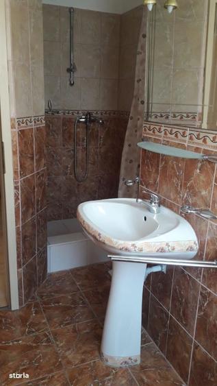 Casă cu 4 camere decomandat în Central