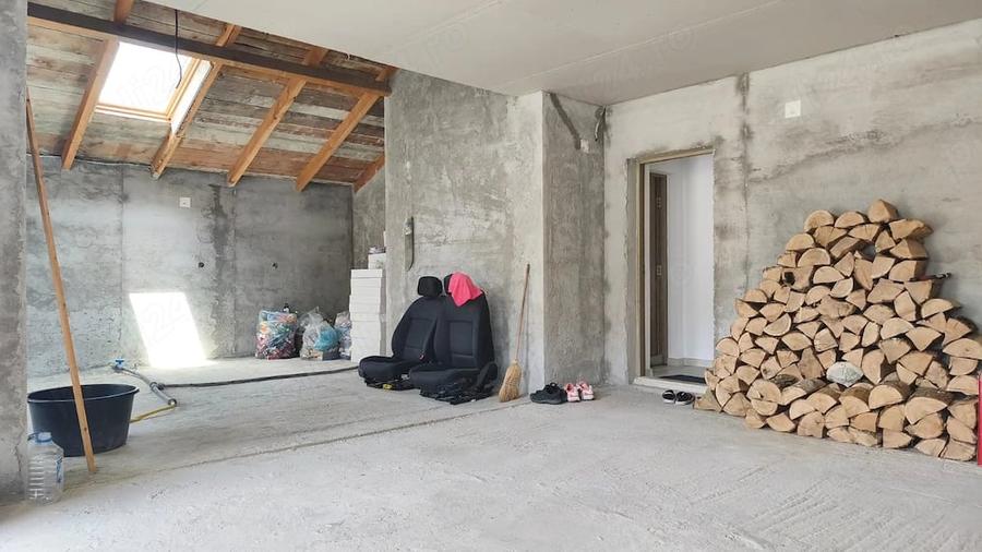 Casă cu Teren 948 Mp în Bejan