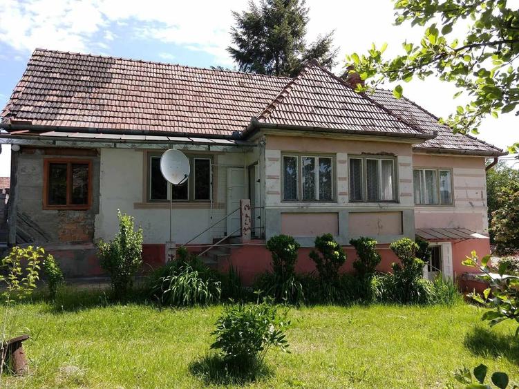 Casă cu 4 camere în Ideciu de Sus