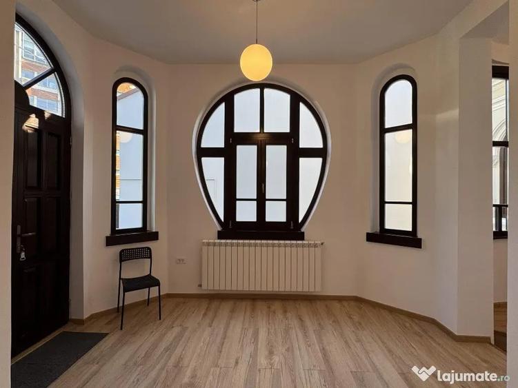 Casă cu 6 camere cu Teren 1000 Mp în Central