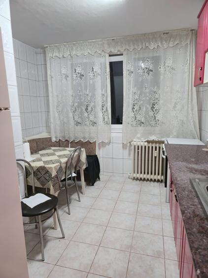 Apartament cu 3 camere decomandat în Dristor