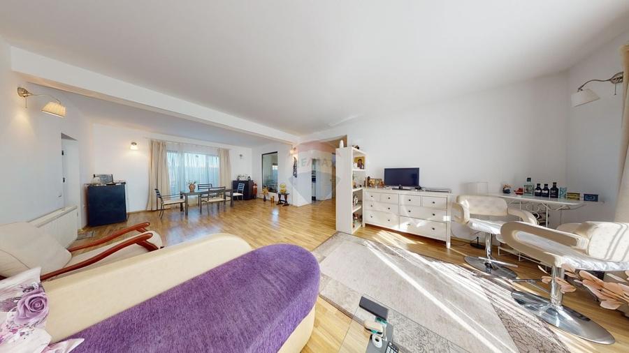 Casă individuală cu 5 camere cu Teren 495 Mp în Gulia