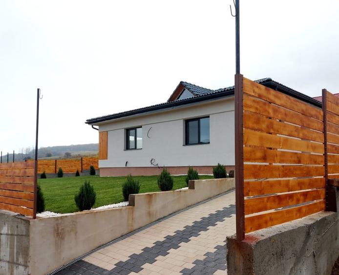 Casă individuală cu 4 camere cu Teren 500 Mp în Corușu