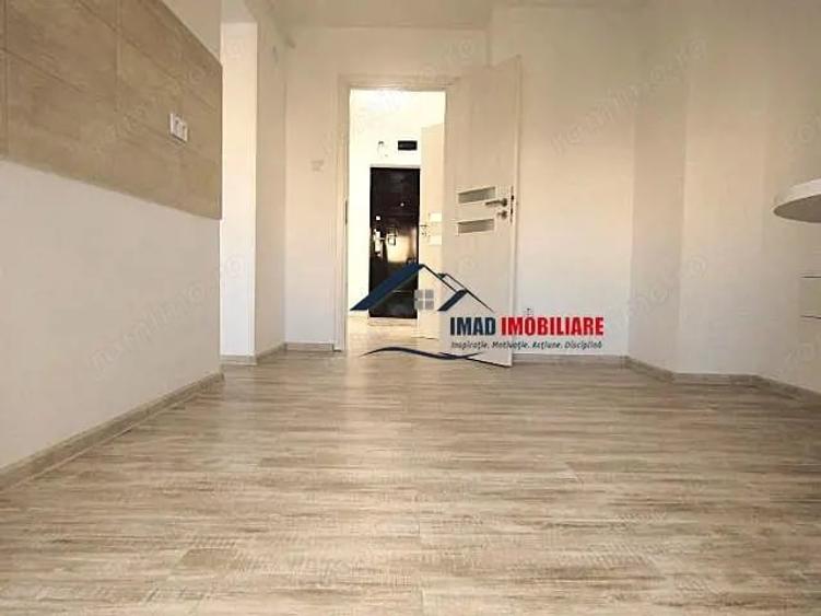 Apartament cu 4 camere decomandat în Micro 3