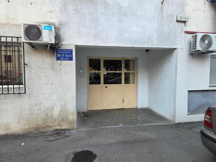 Garsonieră decomandată în CET