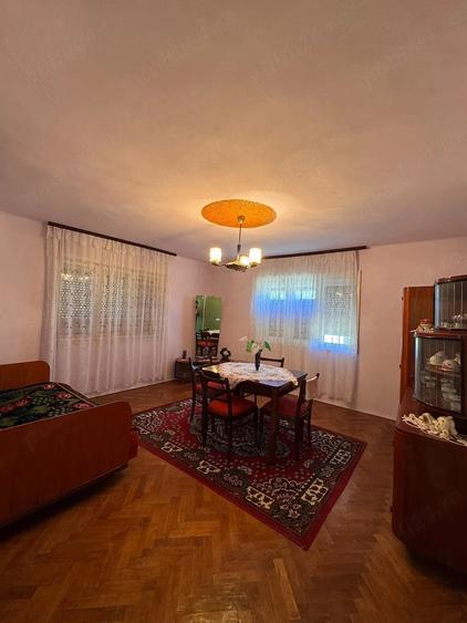 Casă cu 5 camere cu Teren 93 Mp în Vețel