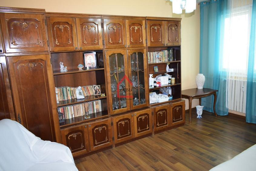 Apartament cu 3 camere decomandat, mobilat în Podu Roș