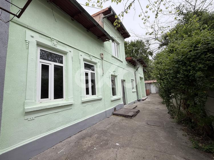 Casă individuală cu 6 camere cu Canalizare în Cotroceni