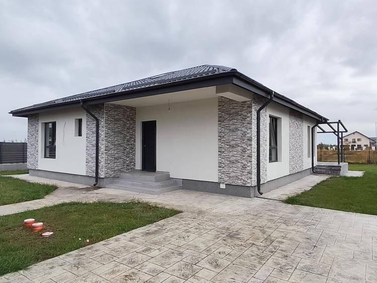 Casă individuală cu 4 camere cu Canalizare în Gulia