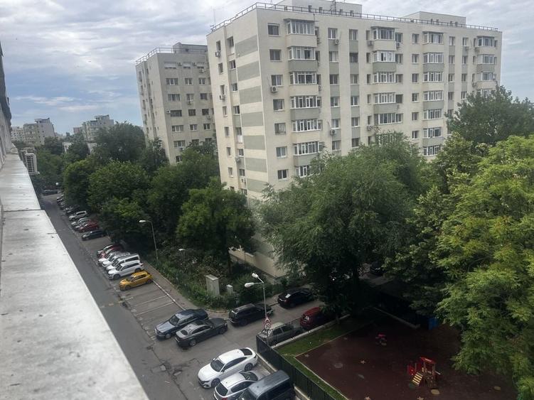 Apartament cu 3 camere decomandat în Pantelimon