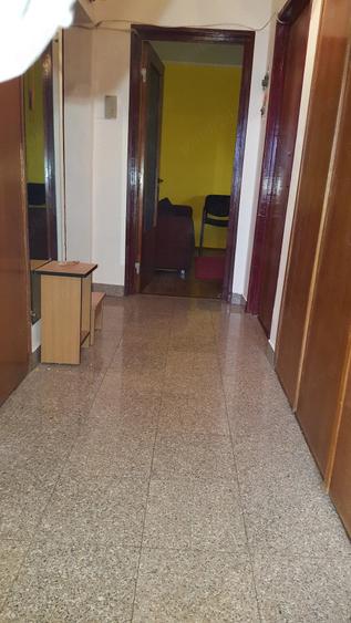 Apartament cu 3 camere decomandat în Giurgiului