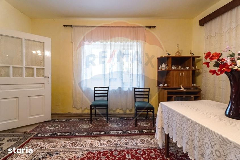 Casă cu 4 camere cu Teren 1068 Mp în Părău