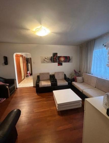 Apartament cu 3 camere semidecomandat, mobilat în Podu Roș