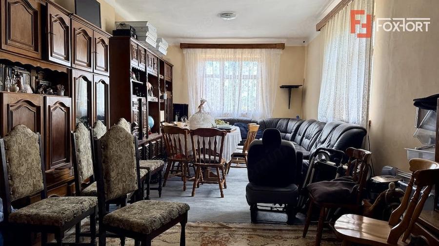 Casă cu 5 camere cu Teren 2540 Mp în Halânga