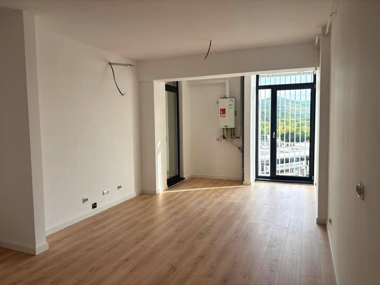 Apartament cu 2 camere semidecomandat în Florești