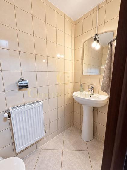 Apartament cu 3 camere decomandat, mobilat în Sânpetru