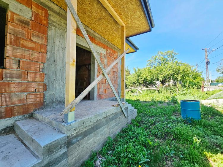 Casă individuală cu 4 camere cu Canalizare în Central