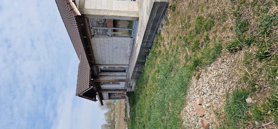 Casă cu 4 camere cu Teren 2712 Mp în Central