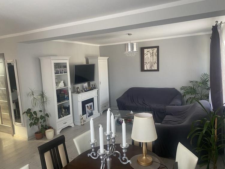 Casă cu 4 camere în Stana