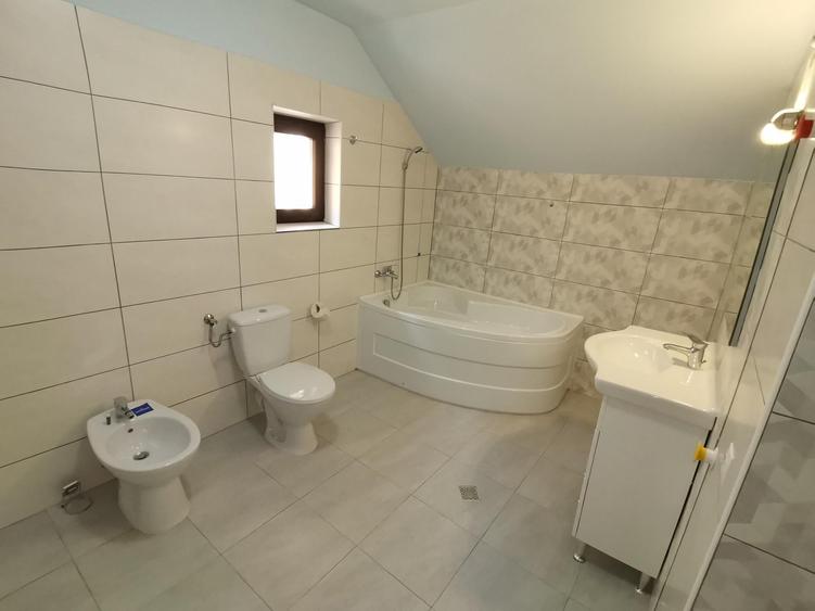 Casă individuală cu 5 camere cu Garaj în Arhitecților - Calea Cisnădiei