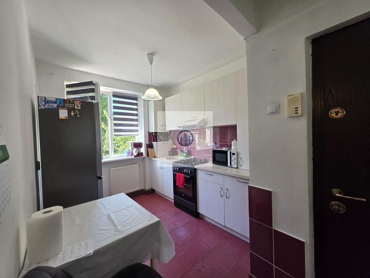 Apartament cu 2 camere semidecomandat, mobilat în Central