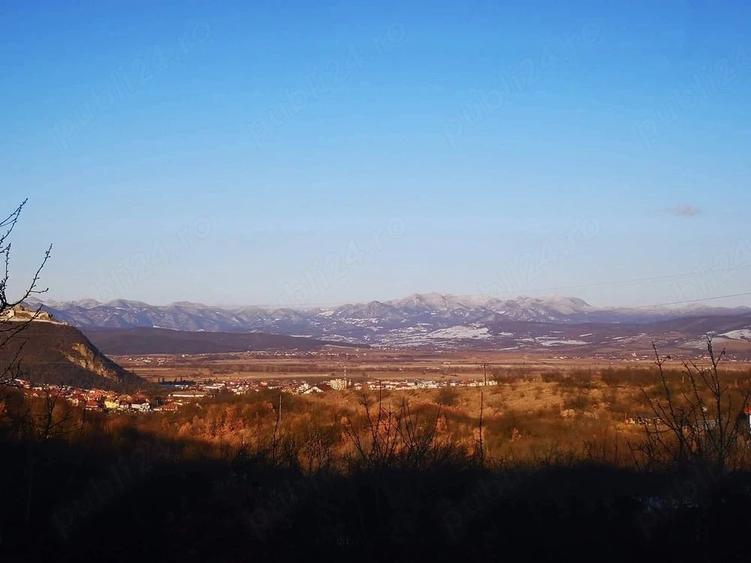 Teren de 1330 mp, în Central