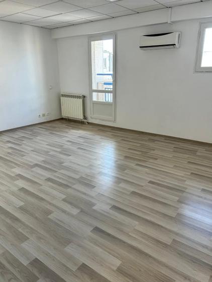 Birou, de 135 mp, în Universitate