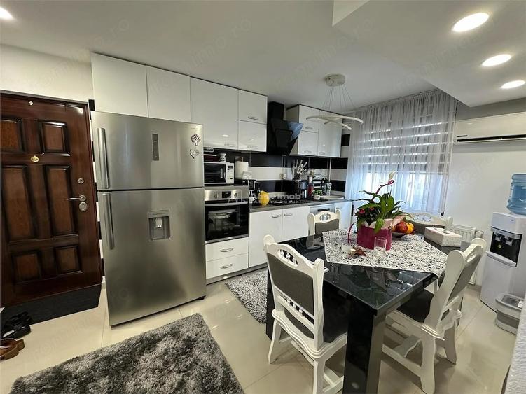 Apartament cu 3 camere decomandat în Moroasa 2