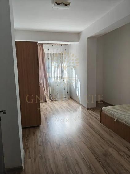 Apartament cu 3 camere decomandat, mobilat în Păcii