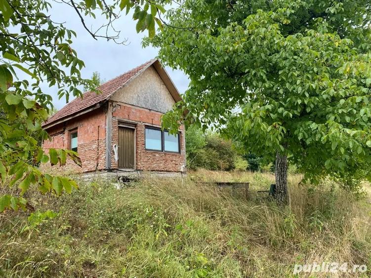 Casă cu 2 camere cu Teren 3200 Mp în Central