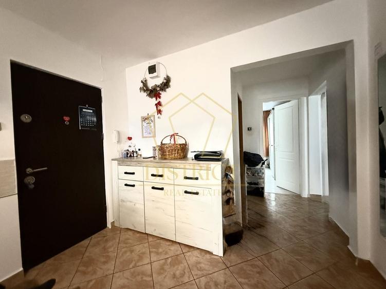 Apartament cu 3 camere decomandat, mobilat în Soarelui