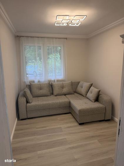 Apartament cu 3 camere decomandat în Cornișa