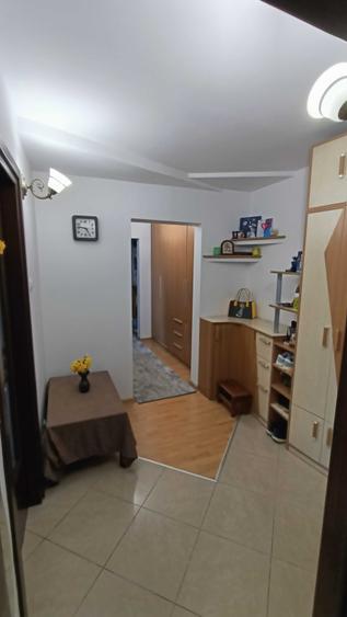 Apartament cu 3 camere decomandat în Exterior Vest