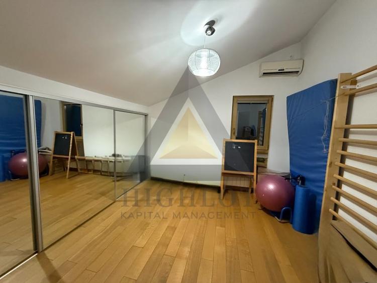 Duplex cu 7 camere cu Canalizare în Iancu Nicolae