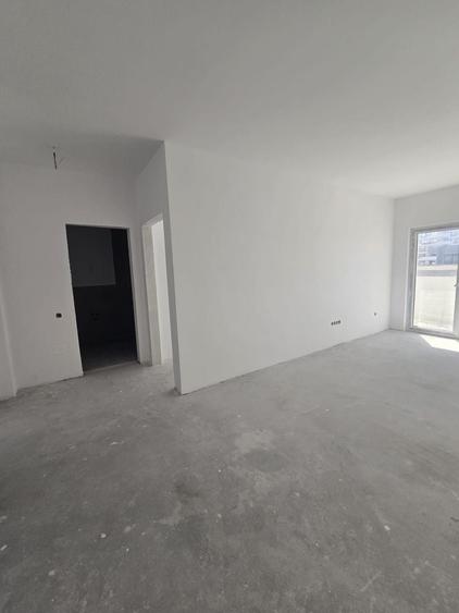 Apartament cu 2 camere semidecomandat în Florești